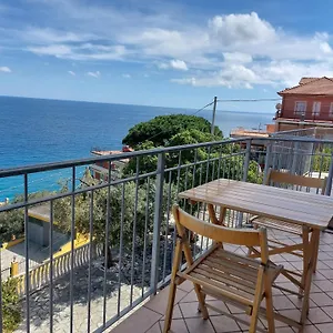 https://una-finestra-sul-mare-home-1.hotelitalianriviera.com