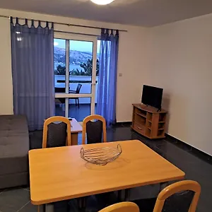 https://apartman-zarok.primorje-gorskikotar.com